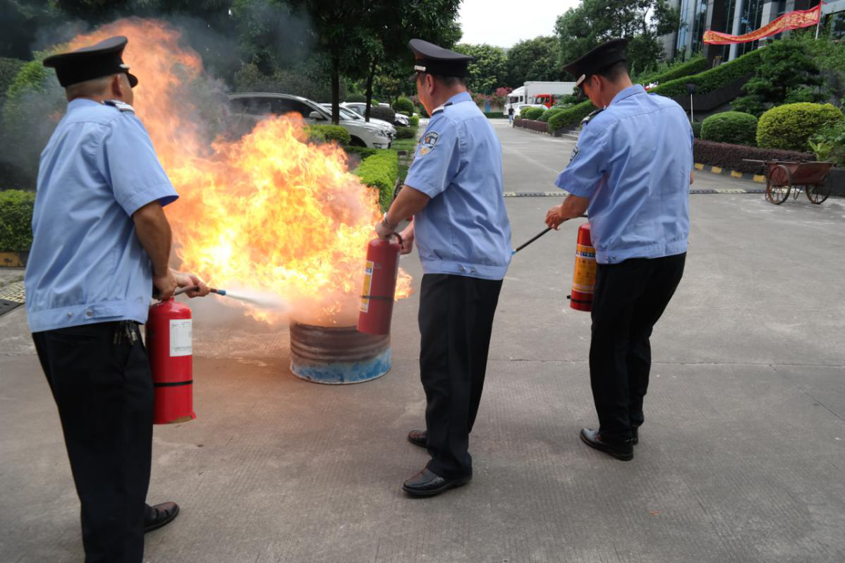 银正铝业消防技能活动.png